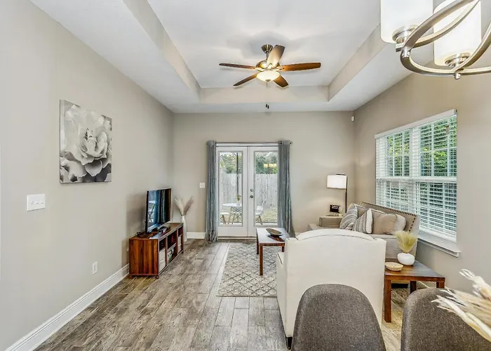 Holiday home Lovely Townhome In - Cozy & Modern Retreat