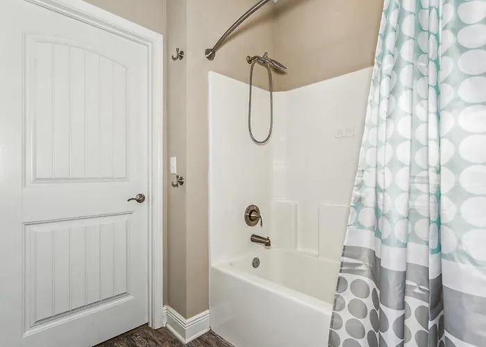 Lovely Townhome In - Cozy & Modern Retreat Holiday home *