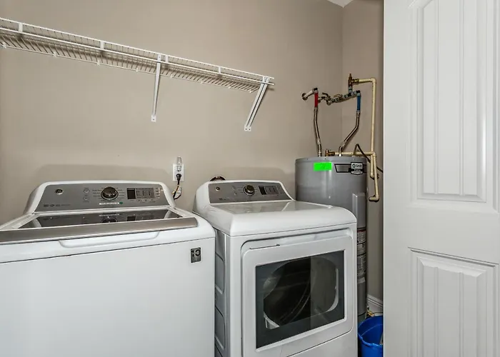 Lovely Townhome In - Cozy & Modern Retreat * Pensacola