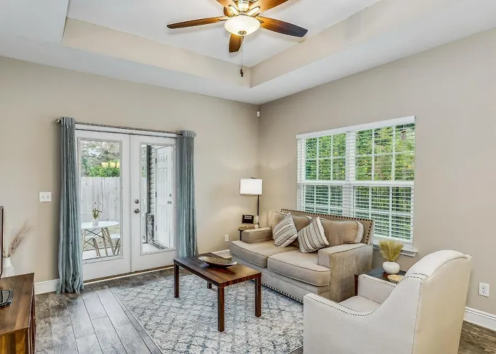 Lovely Townhome In - Cozy & Modern Retreat Pensacola