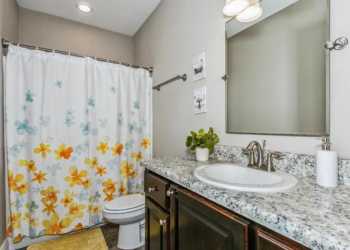 Lovely Townhome In - Cozy & Modern Retreat * Pensacola